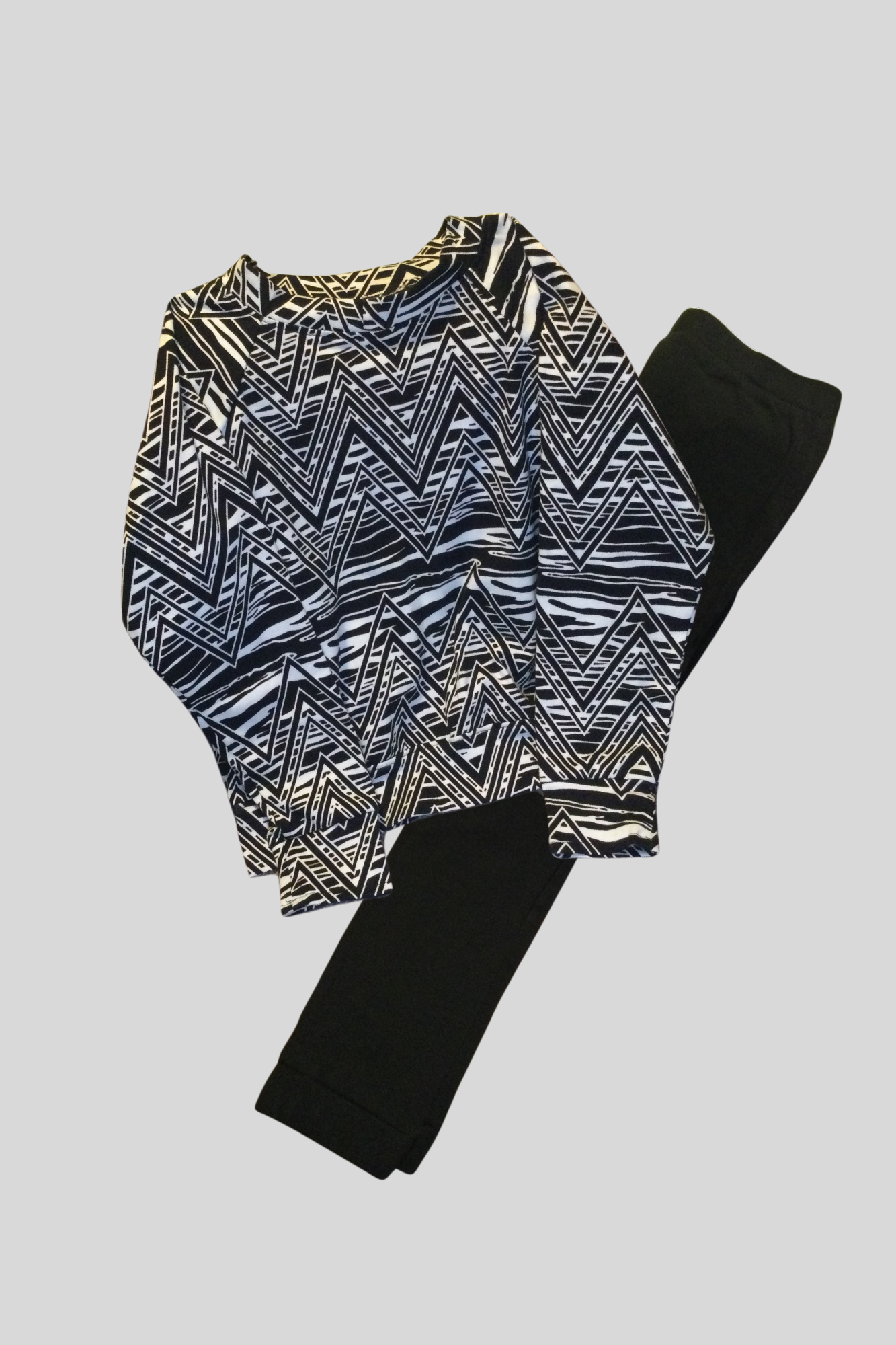 BLACK & WHITE PULLOVER LEGGINGS SET